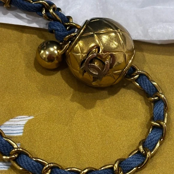 Chanel Makeup line Blue Floral Denim Shoulder Bag with Gold Accents - Picture 3 of 16